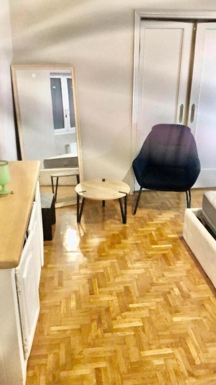 Economy Shared Apartment B In Central Athena Bagian luar foto