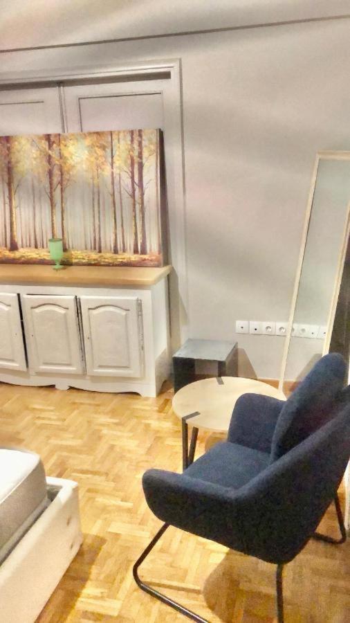 Economy Shared Apartment B In Central Athena Bagian luar foto